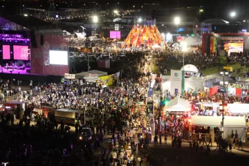 Más de 100.000 personas asistieron a la cuarta noche de la Fiesta Nacional del Sol