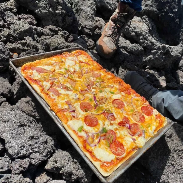 [VIDEO] Pizza al volcán: la curiosa receta que se hizo viral en las redes sociales