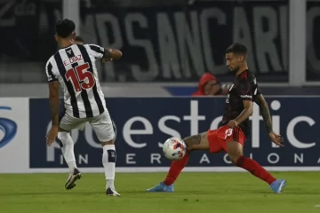 River perdió con el último de su zona y se alejó de Racing