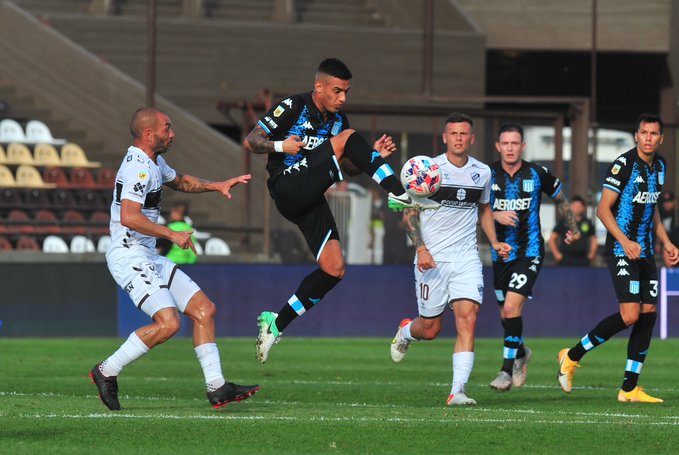 Racing derrotó a Platense en el final y estiró la ventaja