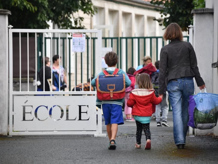 Francia reabre sus escuelas primarias después de tres semanas