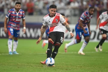 River cosechó un empate en su visita a Fortaleza y puso un pie en octavos