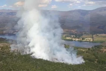 El fuego no cesa en la Patagonia: combaten otro incendio en Cholila