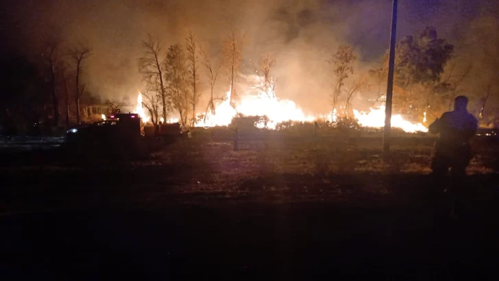 En medio del viento, Bomberos sofocó al menos 19 incendios en San Juan