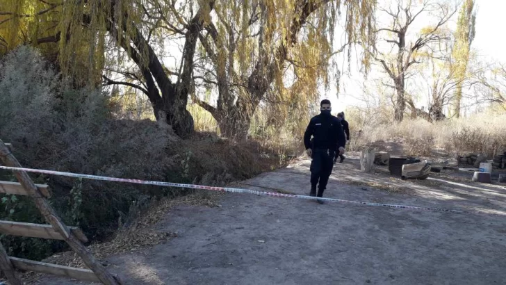 Un abuelo calingastino cayó a un canal y murió