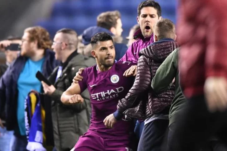 Agüero se enojó y terminó a los golpes con un hincha de Wigan