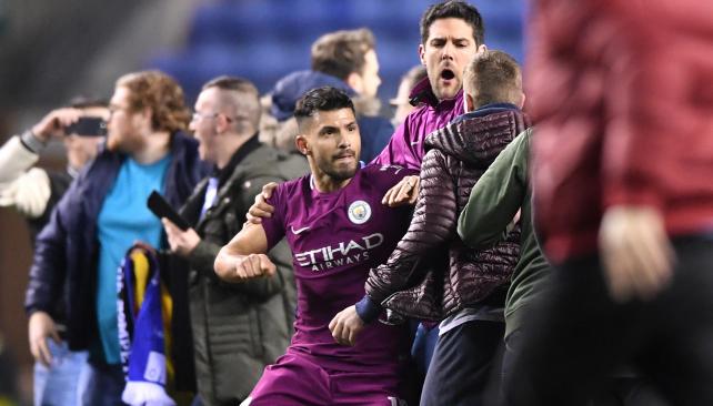 Agüero se enojó y terminó a los golpes con un hincha de Wigan