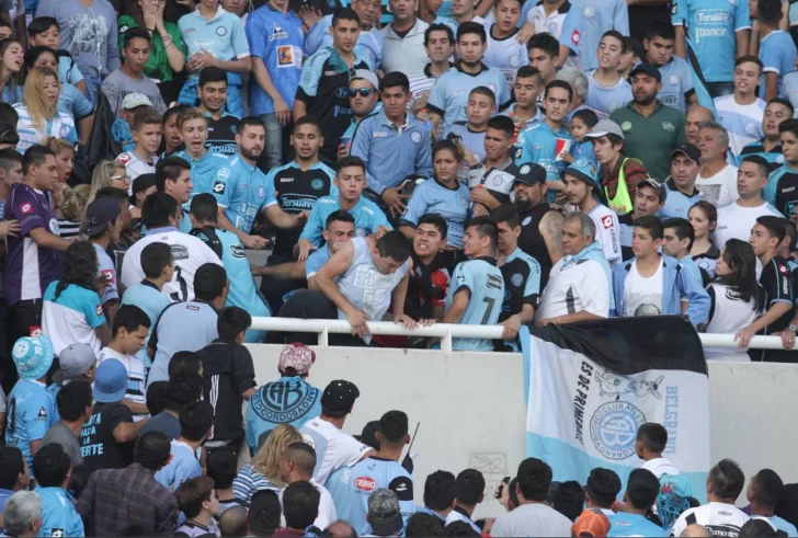 Murió el hincha que fue arrojado al vacío en el clásico cordobés