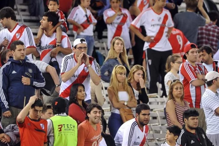 River está indignado con un buzo de Adidas, que es furor en Boca