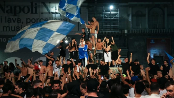 El festejo de hinchas del Napoli desata temores a un rebrote del coronavirus