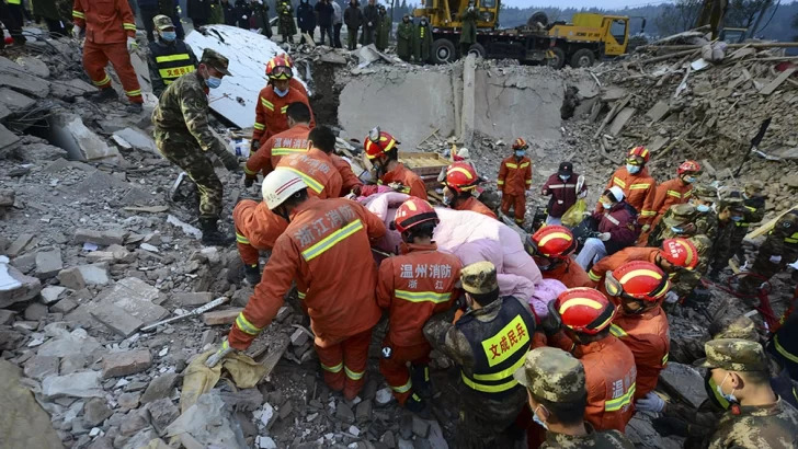 Se derrumbó un hotel en China: al menos muerto y 10 personas desaparecidas