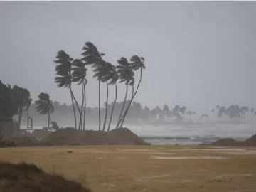 El huracán Fiona pasó por República Dominicana y dejó casi 800 evacuados