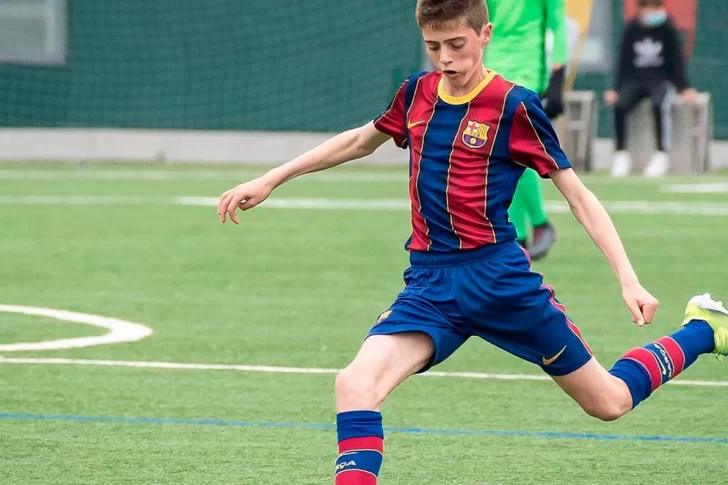 El zurdo argentino de 13 años que juega en el Barcelona y es seguido por la selección