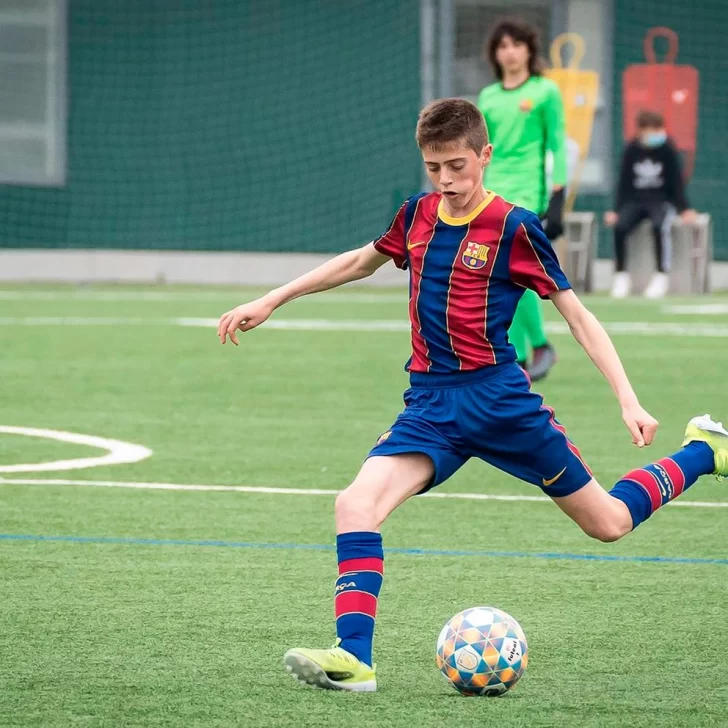 El zurdo argentino de 13 años que juega en el Barcelona y es seguido por la selección