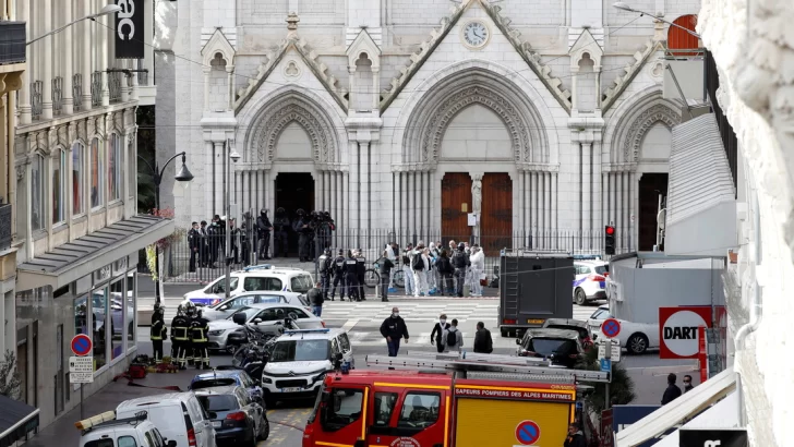 Las imágenes del momento en que la Policía francesa llega a la iglesia tras el atentado