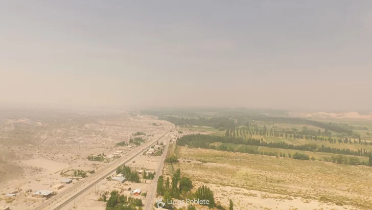 Fotos y video: el humo de los incendios en Mendoza llegó hasta Iglesia