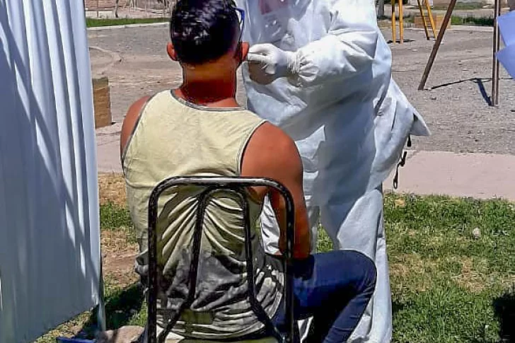 Murieron por Covid-19 un hombre de 83 y una mujer de 84 años, internados en hospitales periféricos