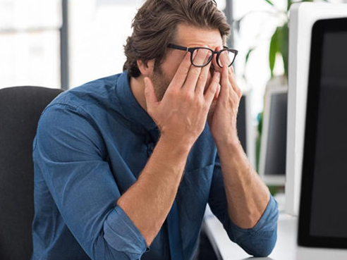 Cómo cuidar la vista si pasamos muchas horas frente a la computadora