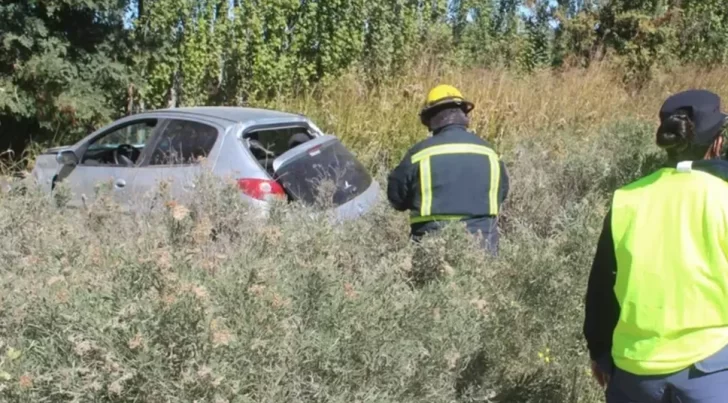 Dio positivo en el test de alcoholemia e intentó escapar con su auto, pero volcó y murió