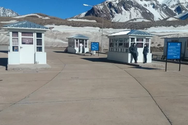 El Paso Cristo Redentor que une a Mendoza con Chile sigue habilitado