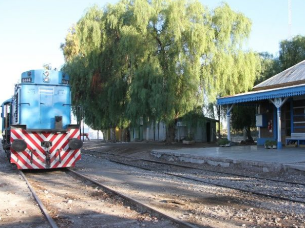 Un niño de 12 años cayó de un tren en Albardón y sufrió amputaciones en ambas piernas