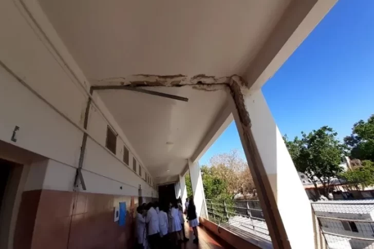 Llevarán un tercio de los chicos de la Escuela Rivadavia a otro edificio mientras hacen las obras