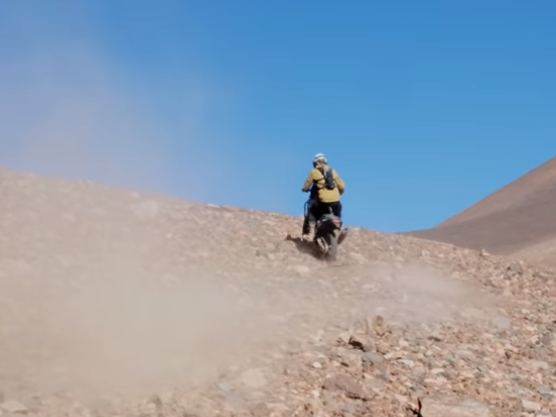 Labran un acta de infracción al motociclista español y a la firma que lo llevó al Mercedario