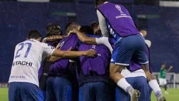 Preocupación en Vélez: internaron a dos jugadores por coronavirus