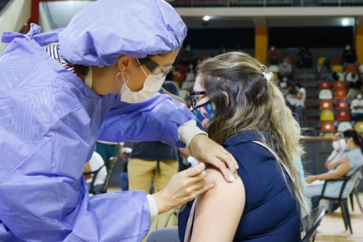 Los mayores de 18 podrán presentarse sin turno a recibir la segunda dosis de la vacuna