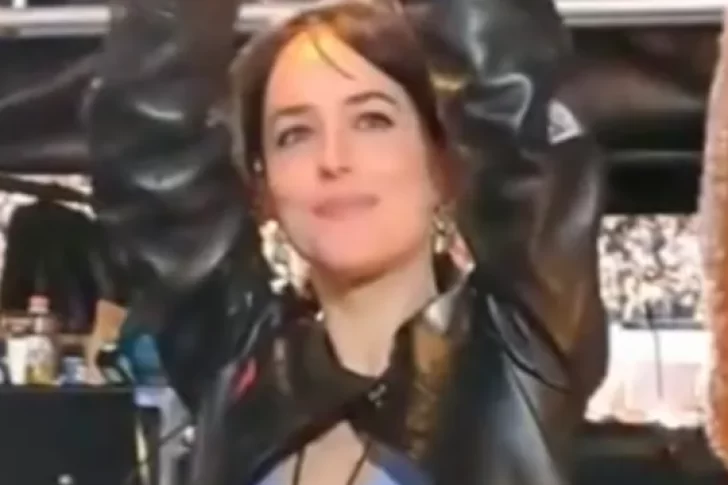 [VIDEO] Dakota Johnson fue a ver a Chris Martin a River y causó furor