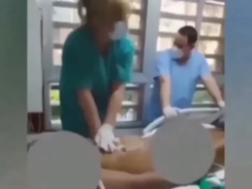 Despidieron a médicos y enfermeros por reírse mientras reanimaban a un paciente