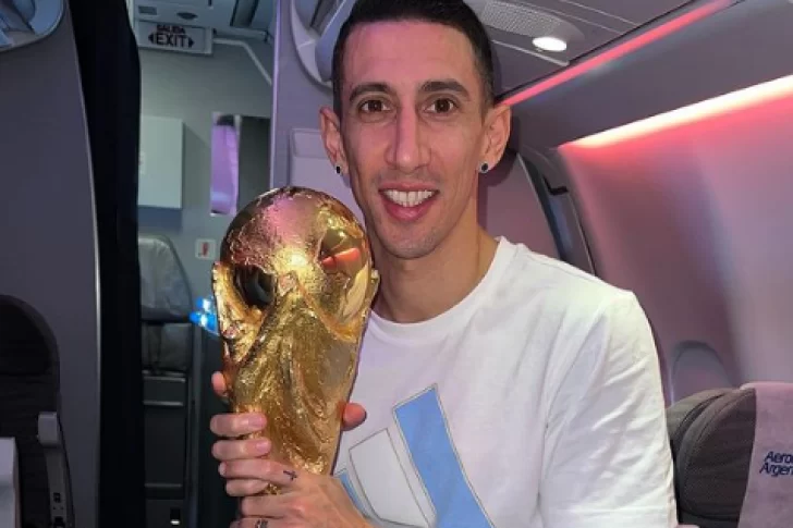 “En la piel”: Di María se tatuó la Copa del Mundo y mostró el proceso