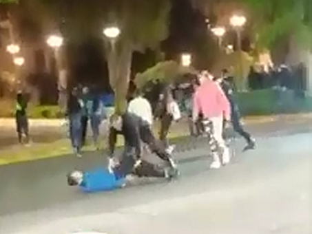 [VIDEO] El Día de la Primavera terminó con una pelea en plena calle en el Parque de Mayo