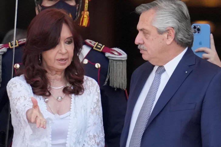 Fernández y Cristina Kirchner se reunieron en Olivos para acordar la suba del dólar tarjeta