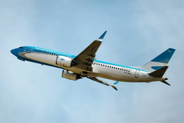 Avión de Aerolíneas Argentinas aterrizó de emergencia por una amenaza de bomba