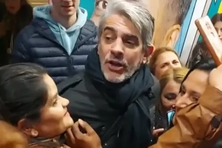 Escracharon a Pablo Echarri en la puerta del teatro: su reacción