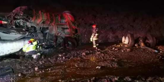 Cerraron el Paso Cristo Redentor por el vuelco de un camión y la muerte de su chofer