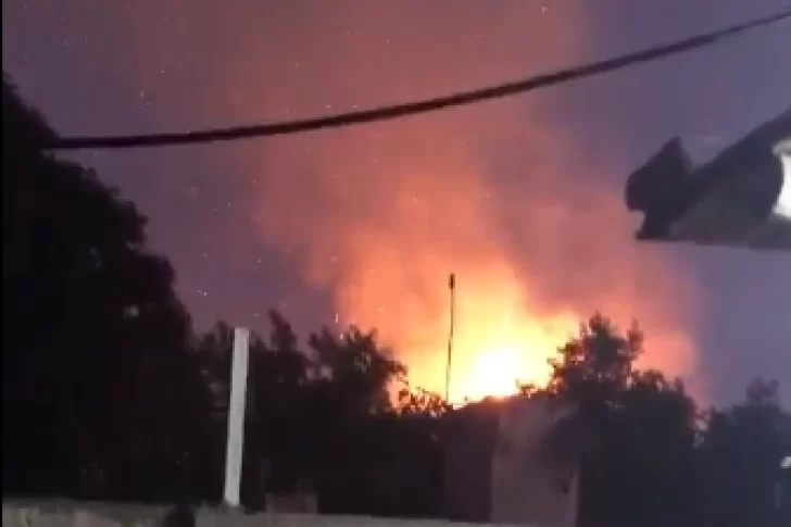 Temor por la caída de un rayo sobre una palmera que se incendió en Santa Lucía