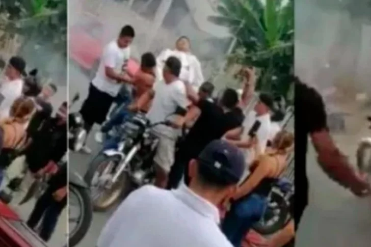 Sacaron el cadáver de su amigo del cajón para darle una vuelta en moto