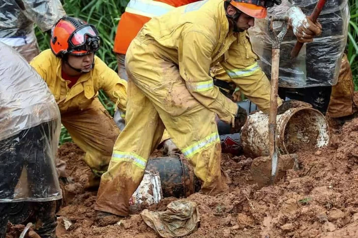 Al menos ocho muertos tras un aluvión ocasionado por fuertes lluvias