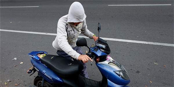 Le dan prisión efectiva por robar una moto, mientras que su cómplice zafó de ir preso