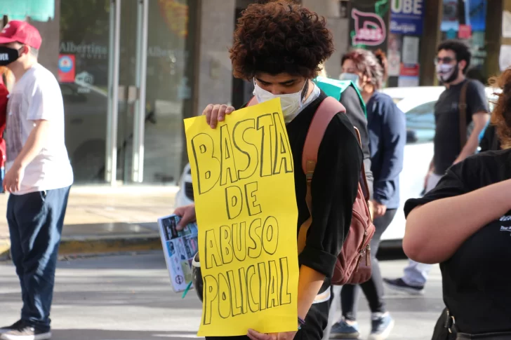 Familiares, amigos y agrupaciones sociales marcharon por Facundo