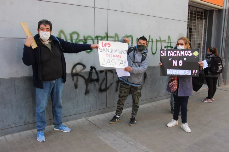 Usuarios se manifestaron contra las estimaciones en la factura de luz y los impuestos caducos