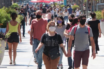 Día de la Madre: sin el alboroto de gente de otros años, igual hay compras de última hora