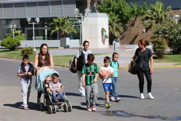 Las familias con sus picnics coparon el Parque de Mayo