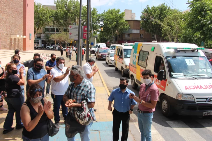 Emotivo homenaje de los trabajadores del 107 al médico muerto por Covid-19