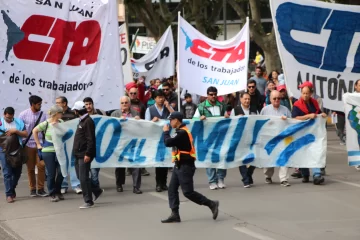 Agrupaciones sociales y gremios marcharon contra el Presupuesto 2019