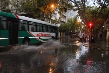 Una fuerte lluvia sorprendió al Gran San Juan y al sureste de la provincia