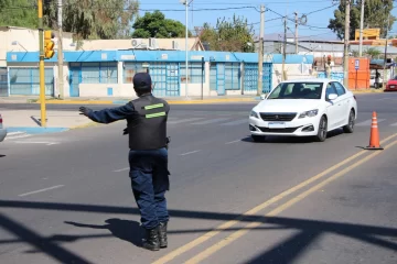 Esquivó un control, fue interceptada y para zafar fingió tener síntomas de coronavirus