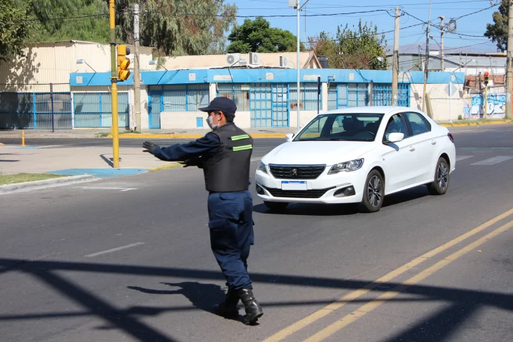 San Juan: sólo podrán circular trabajadores de servicios esenciales y con permiso